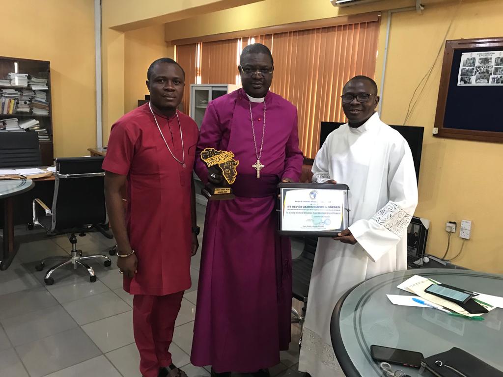 Bishop Odedeji Receives Church Music Award